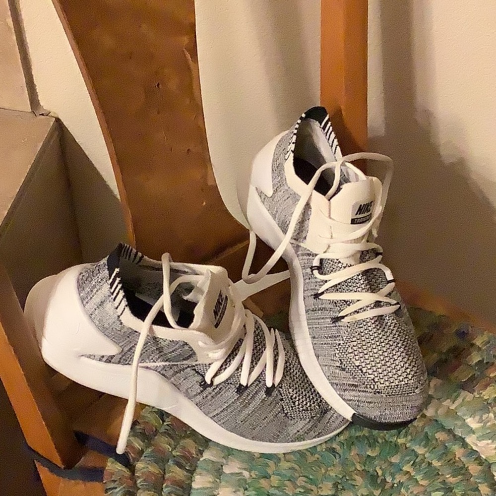 Nike - Picture 2 of 4